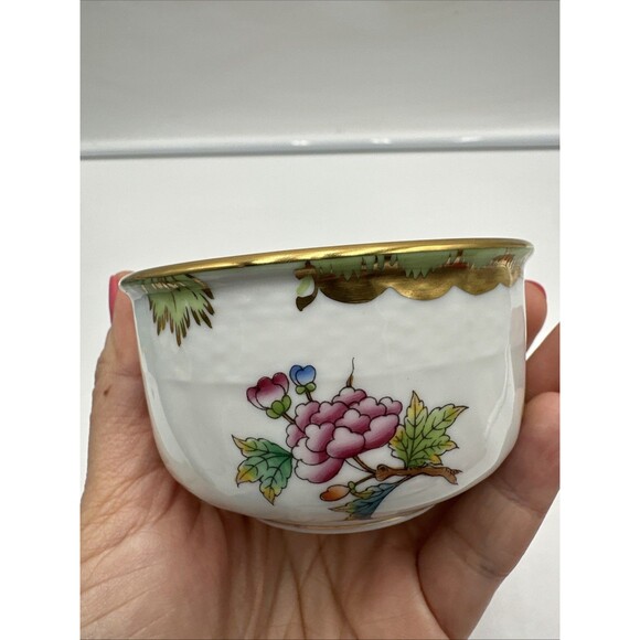 Herend Covered Sugar Bowl  Queen Victoria Butterfly Floral Gold Rim VBO 556 - Picture 3 of 9